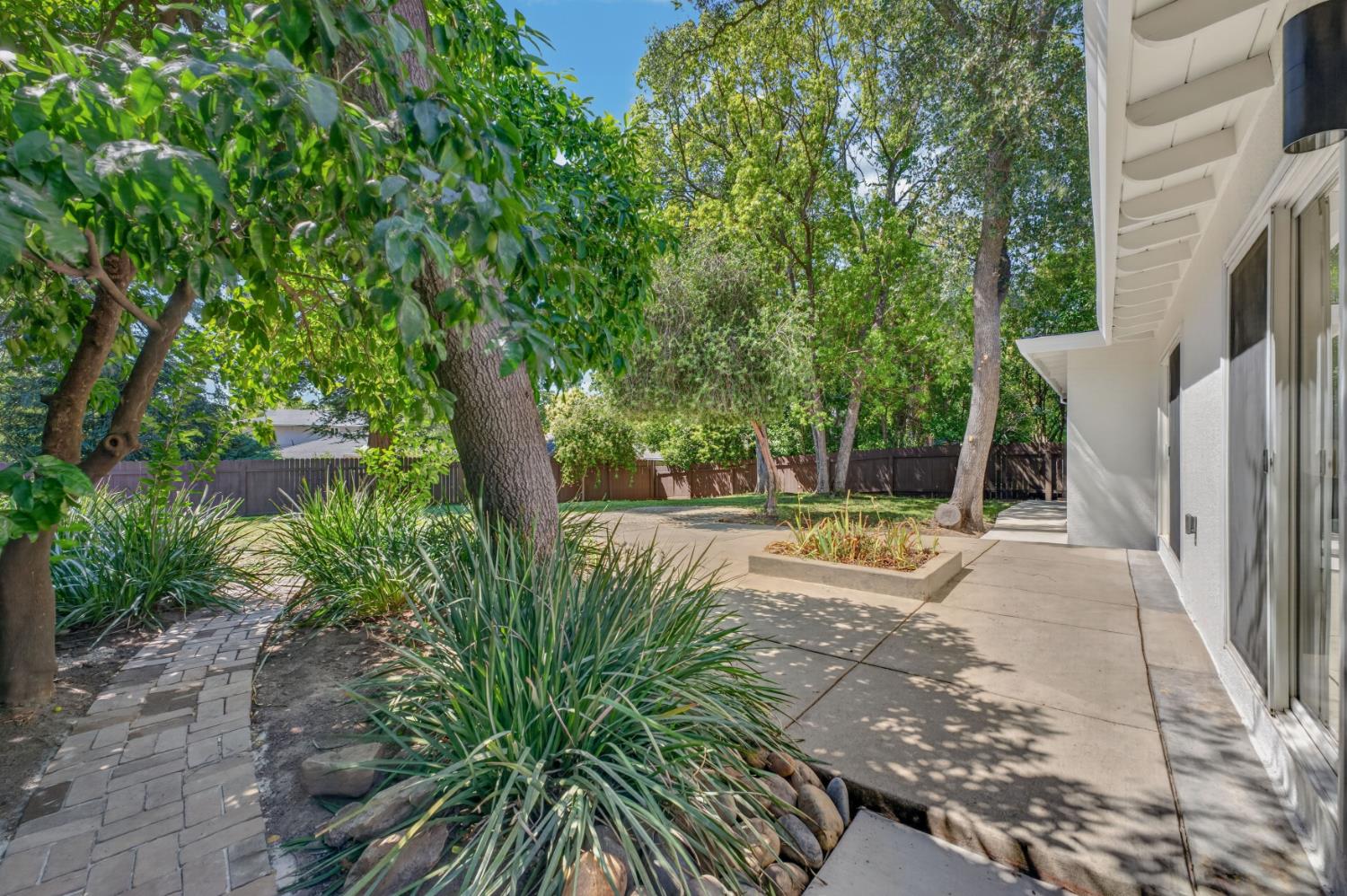 8420 Lakeland Drive