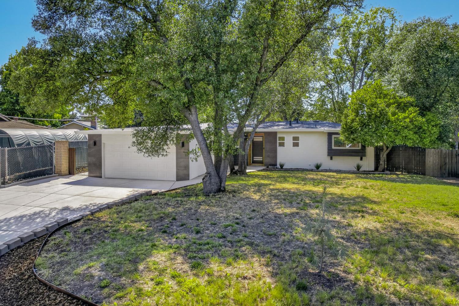 8420 Lakeland Drive