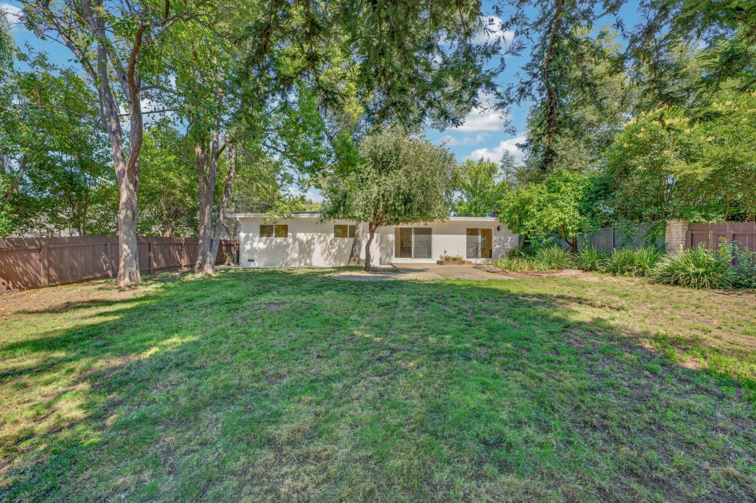 8420 Lakeland Drive