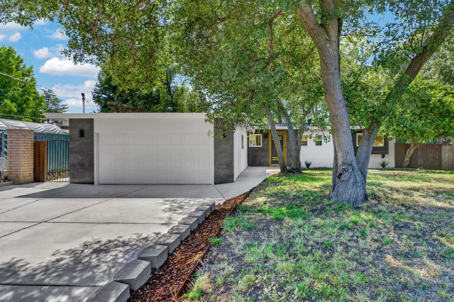8420 Lakeland Drive