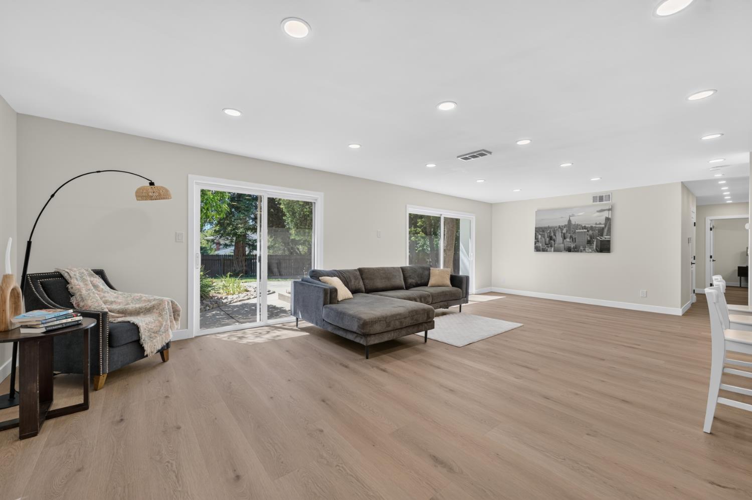 8420 Lakeland Drive