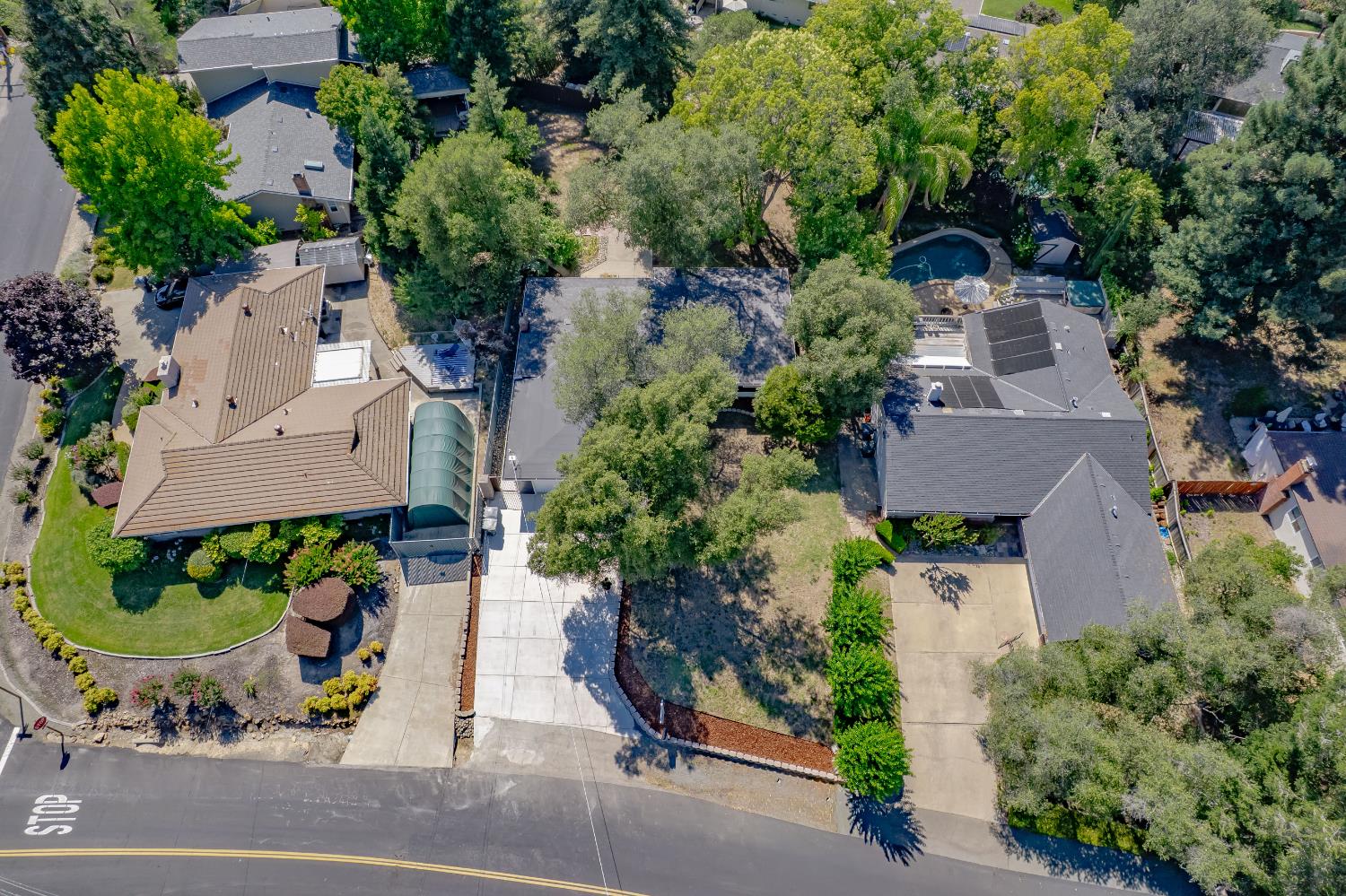 8420 Lakeland Drive