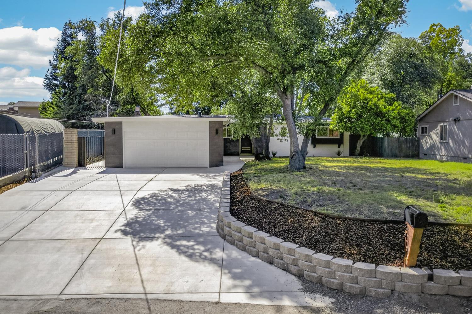 8420 Lakeland Drive