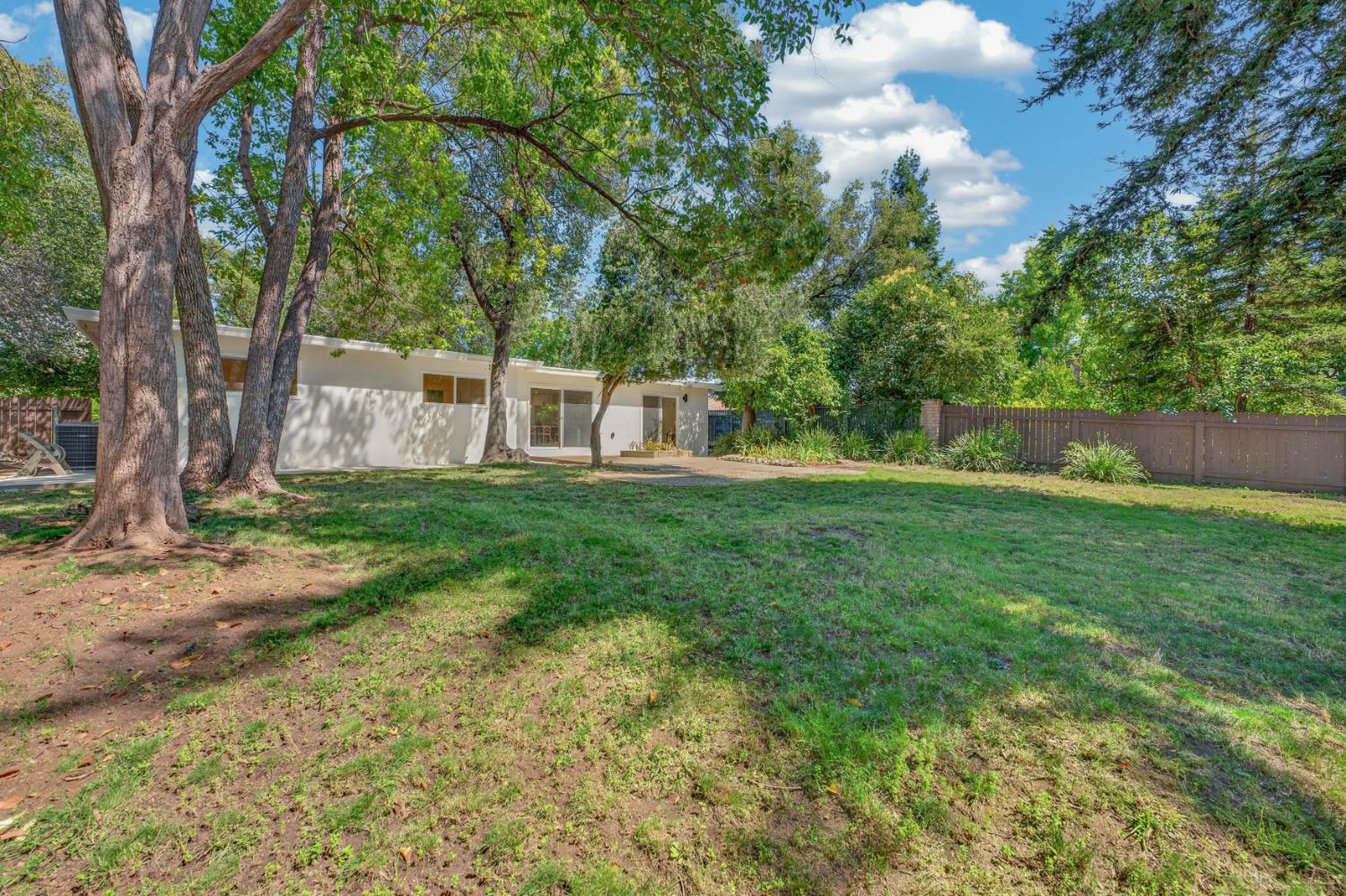 8420 Lakeland Drive
