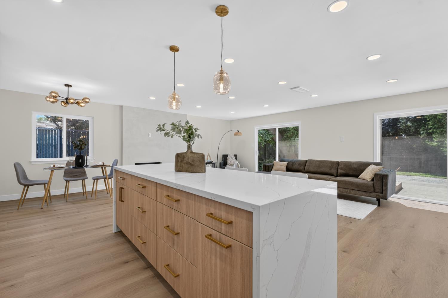 8420 Lakeland Drive