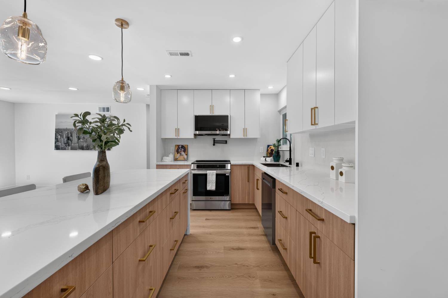 8420 Lakeland Drive