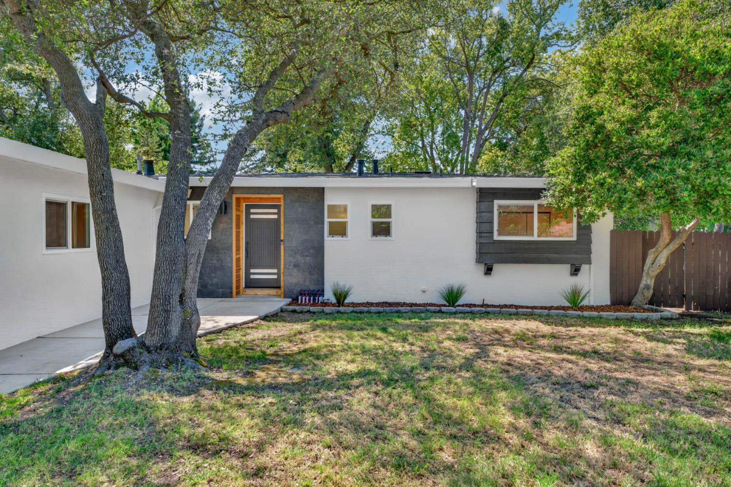 8420 Lakeland Drive