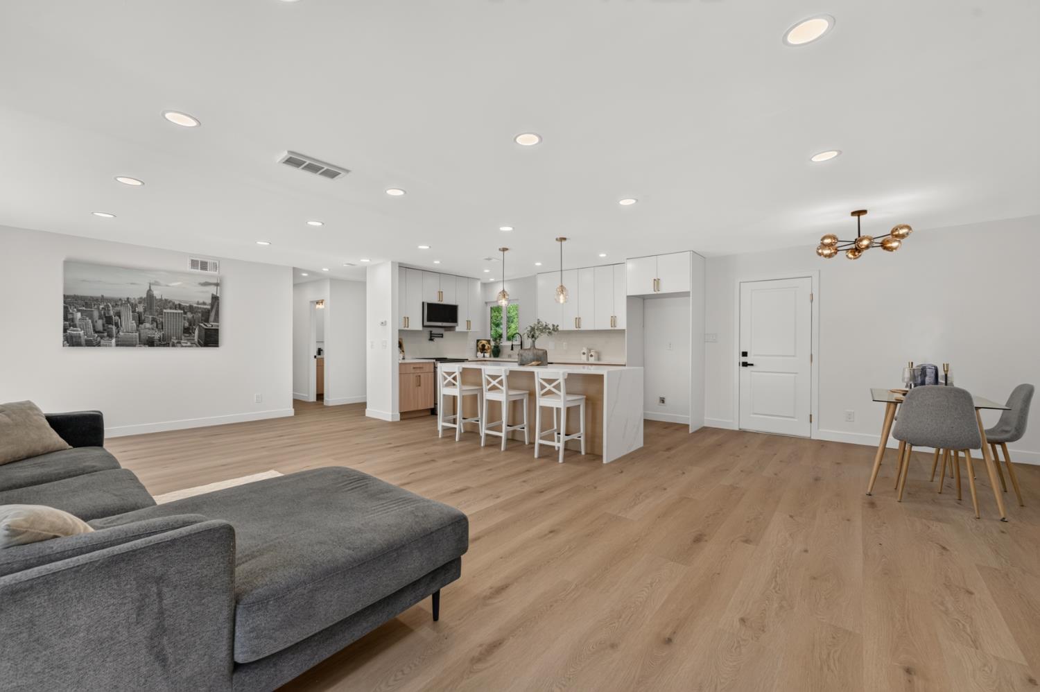 8420 Lakeland Drive