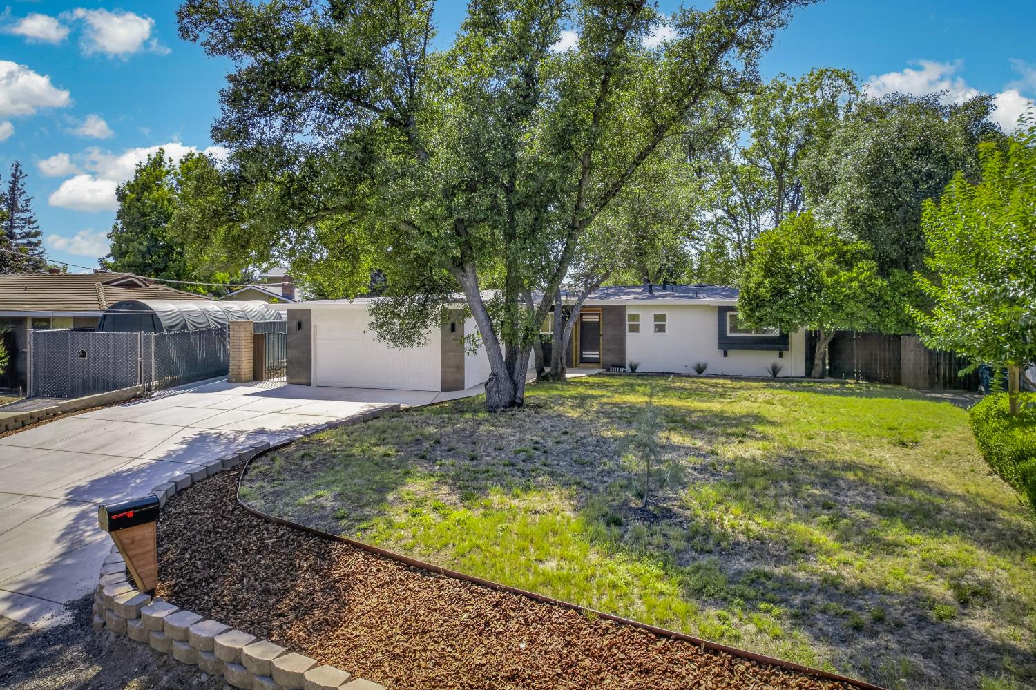 8420 Lakeland Drive