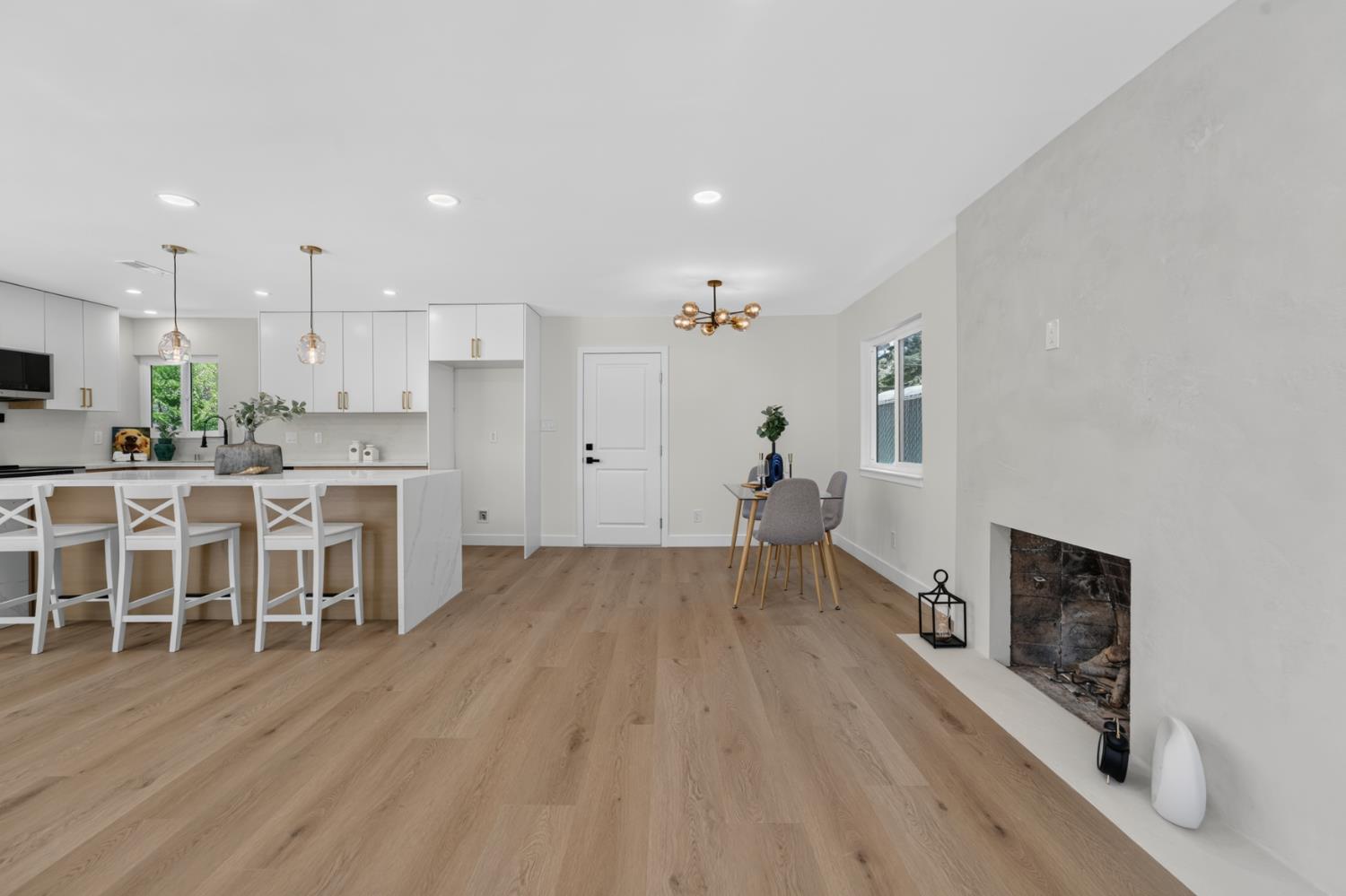 8420 Lakeland Drive
