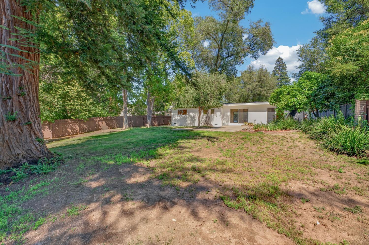 8420 Lakeland Drive