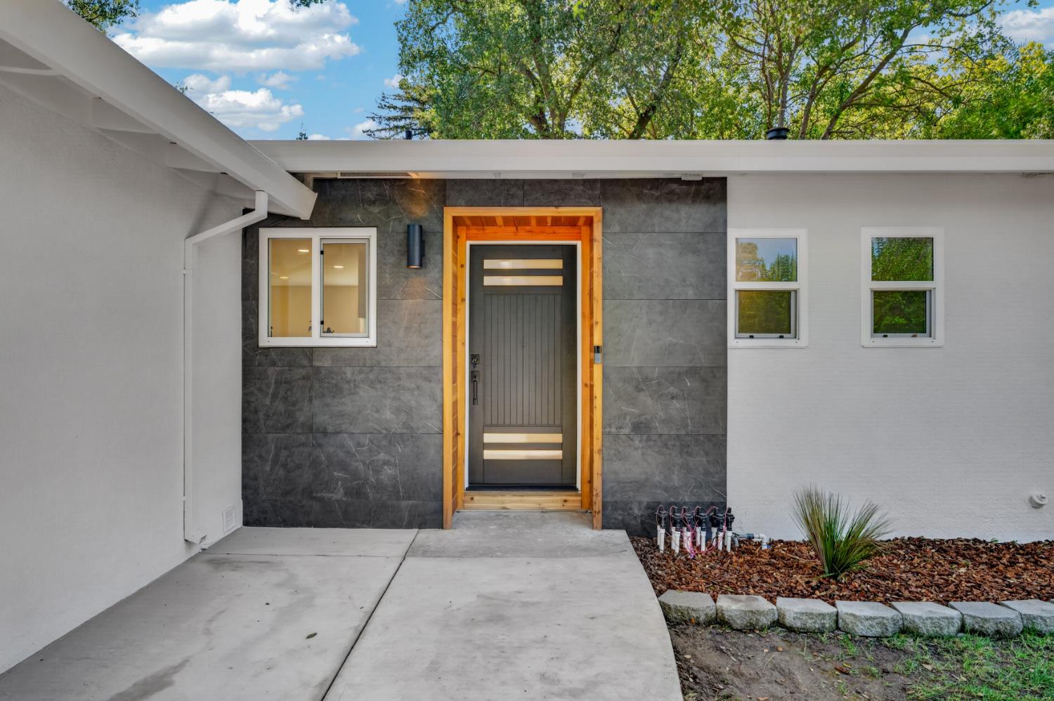 8420 Lakeland Drive