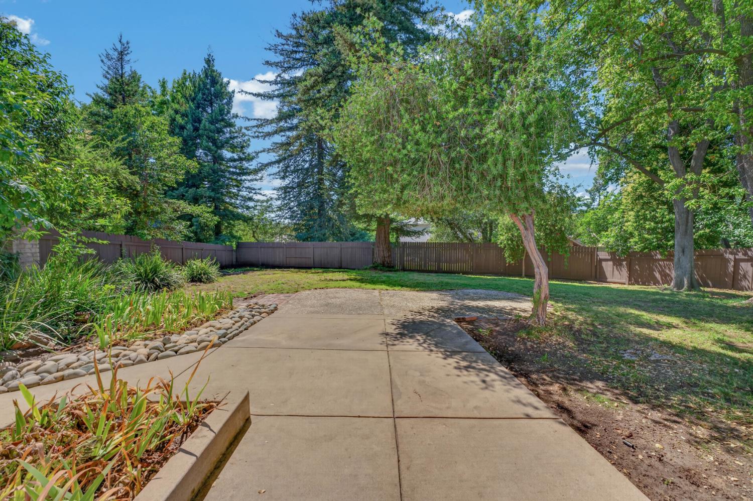 8420 Lakeland Drive