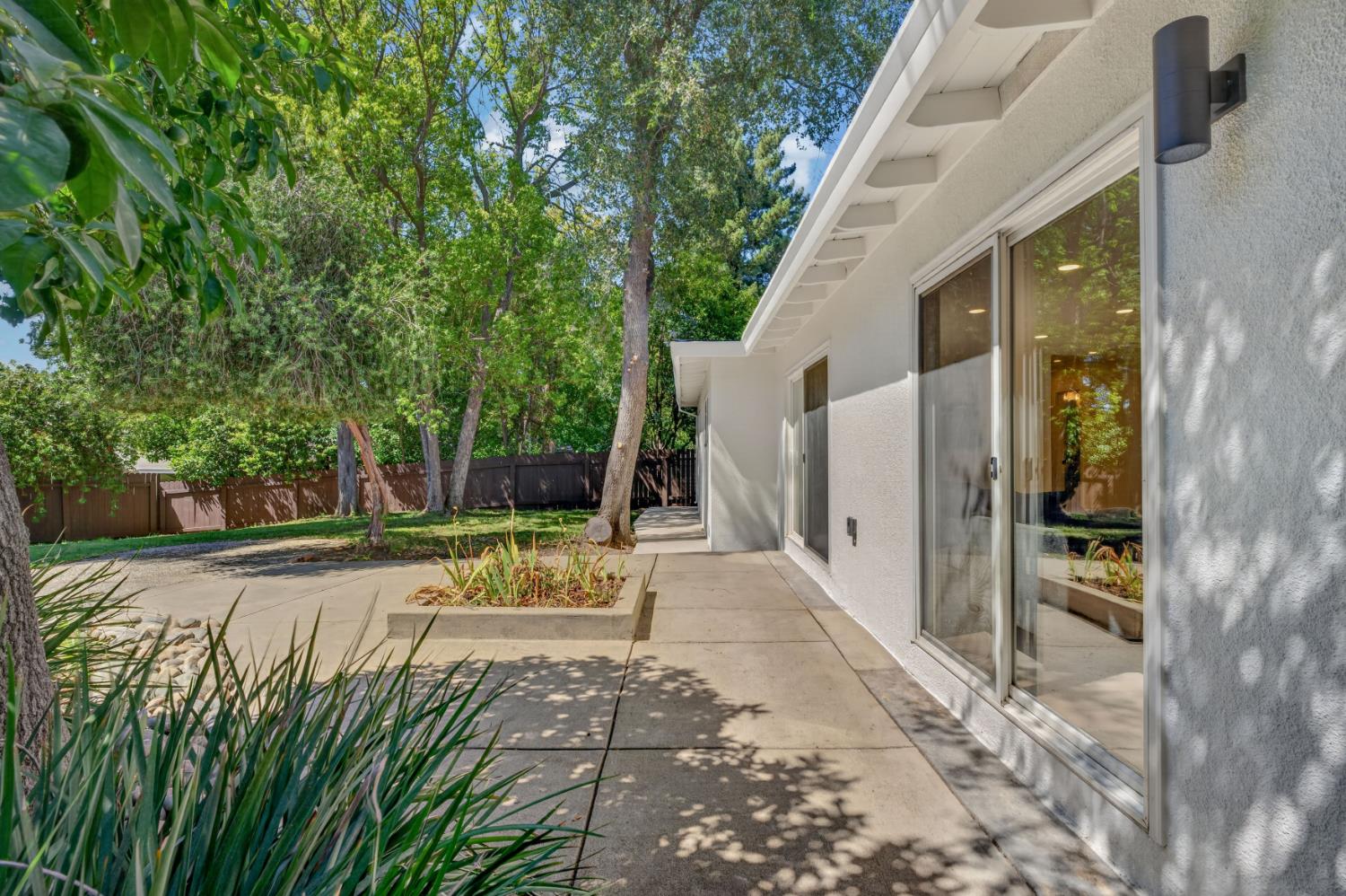 8420 Lakeland Drive