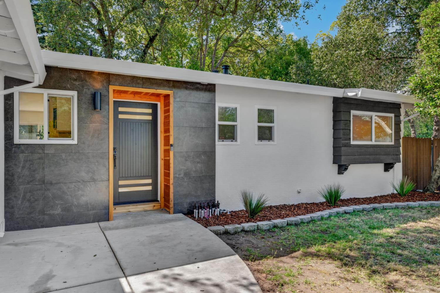 8420 Lakeland Drive