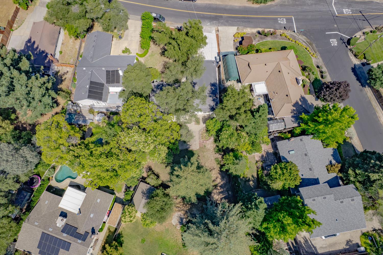 8420 Lakeland Drive