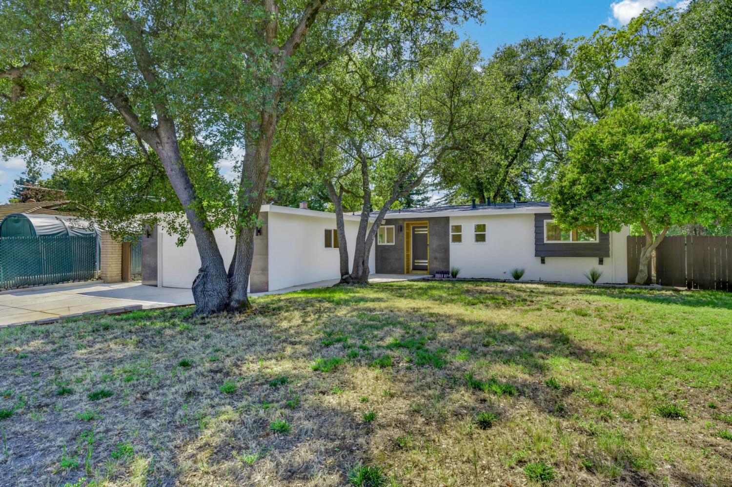 8420 Lakeland Drive
