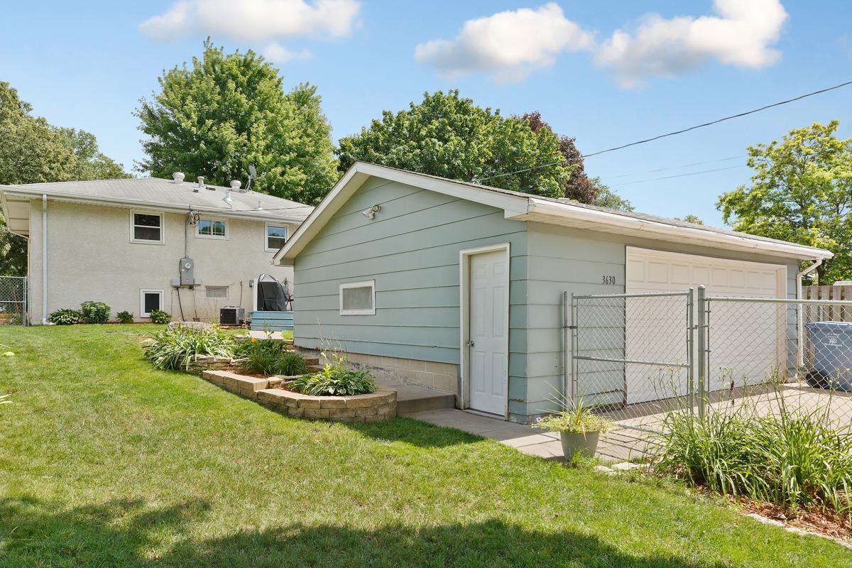 3630 Mckinley Street NE