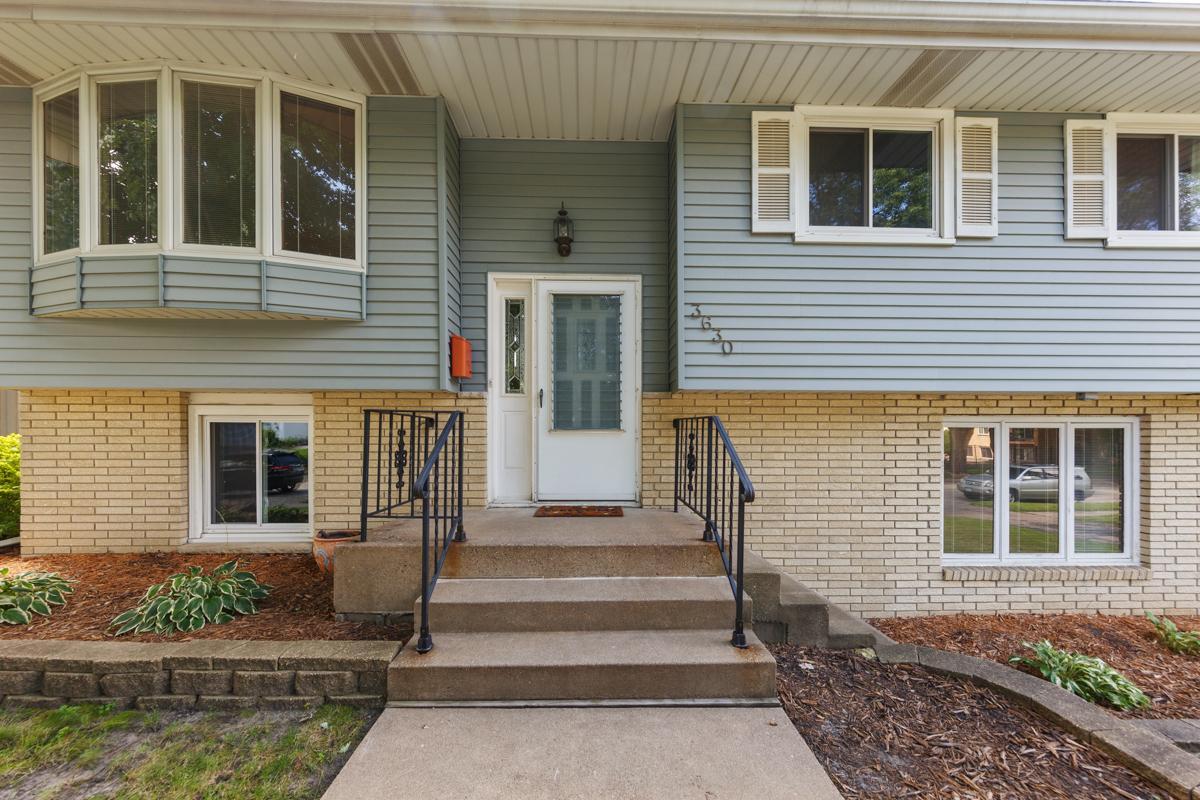 3630 Mckinley Street NE