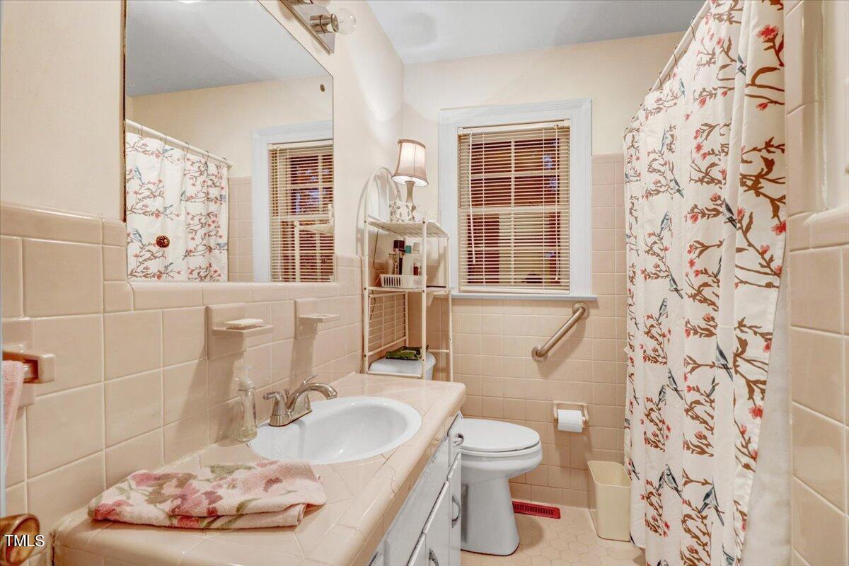 1800 Oakdale Drive W