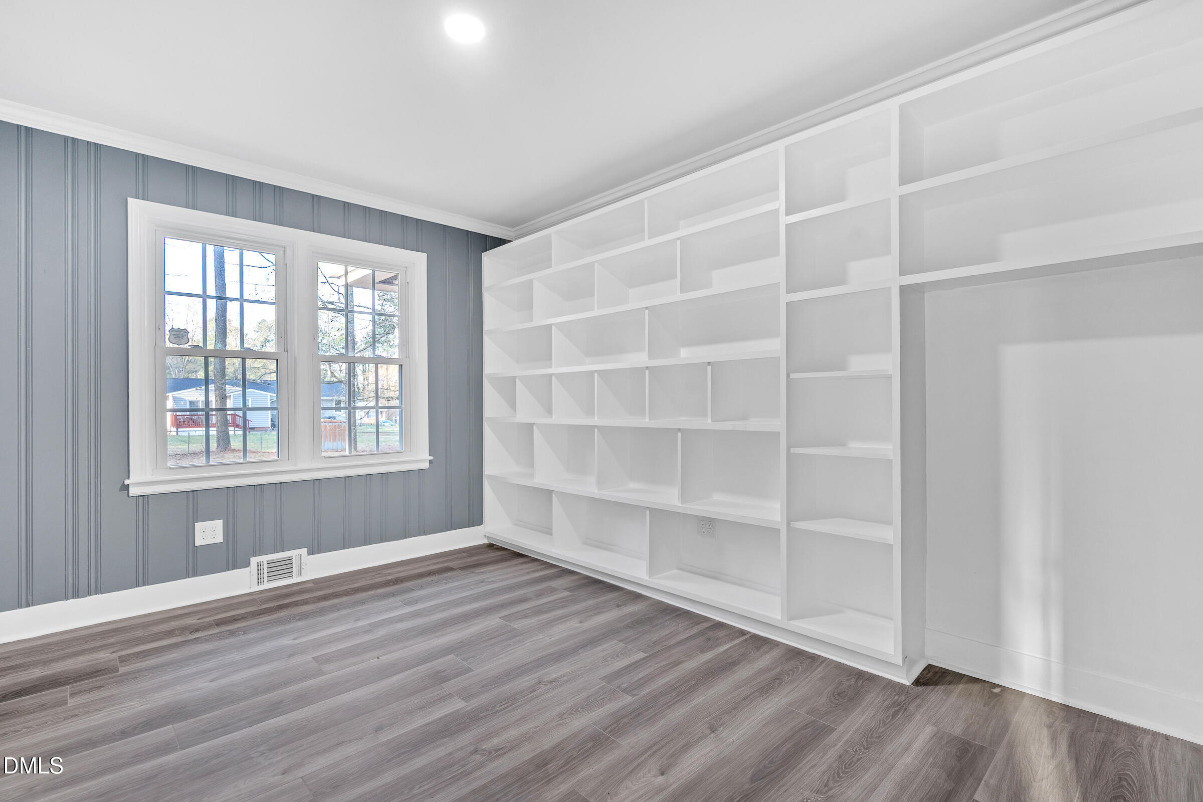 1249 Oakridge Avenue