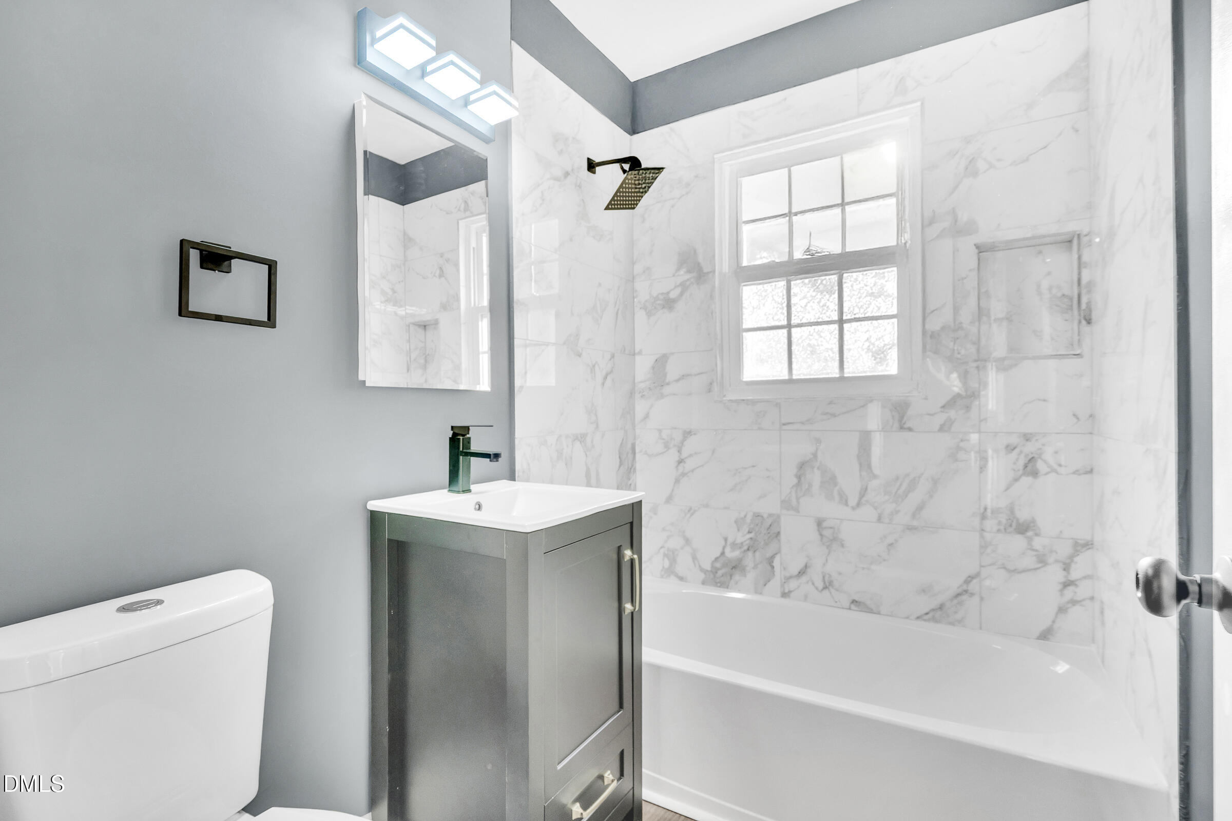 1249 Oakridge Avenue