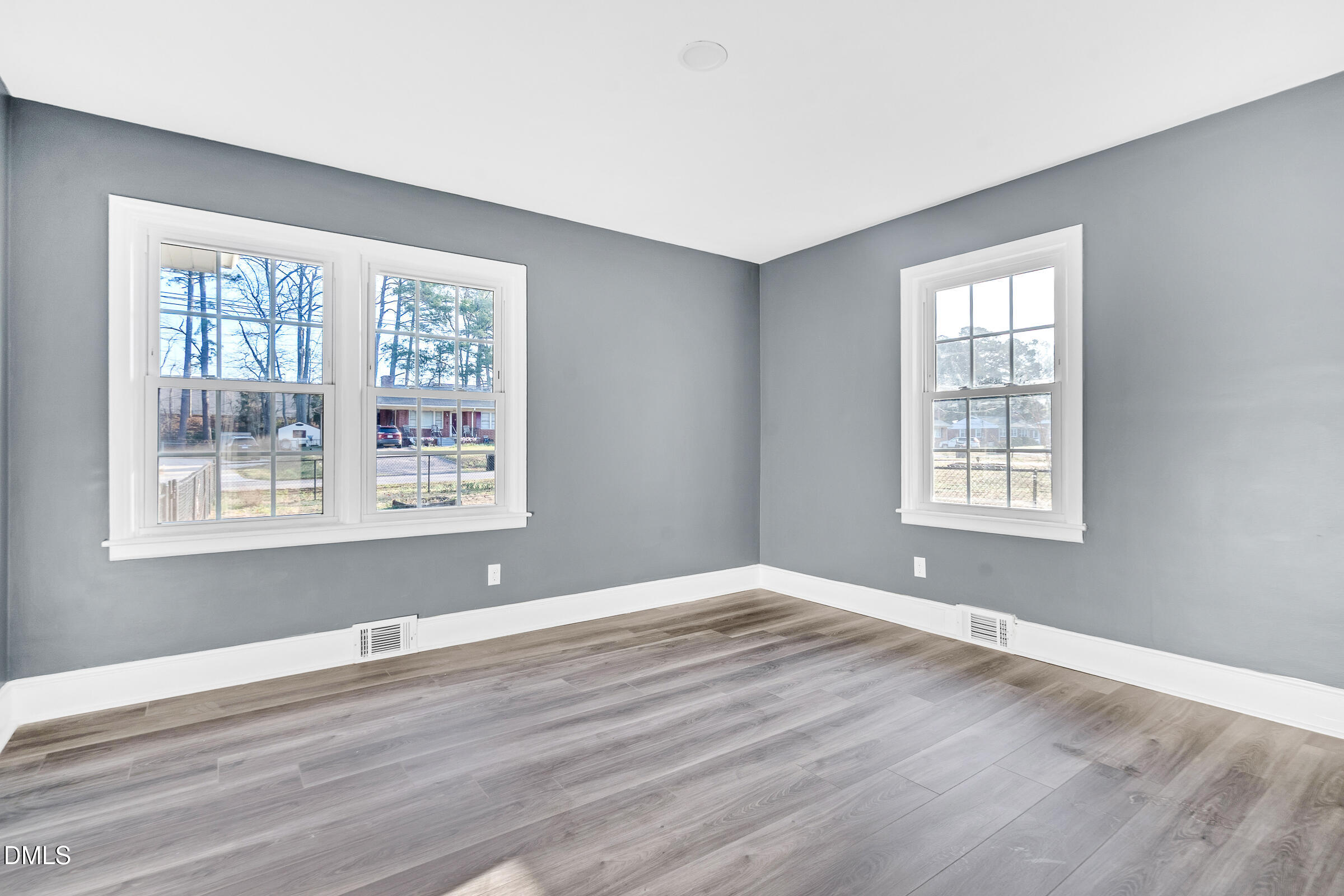 1249 Oakridge Avenue