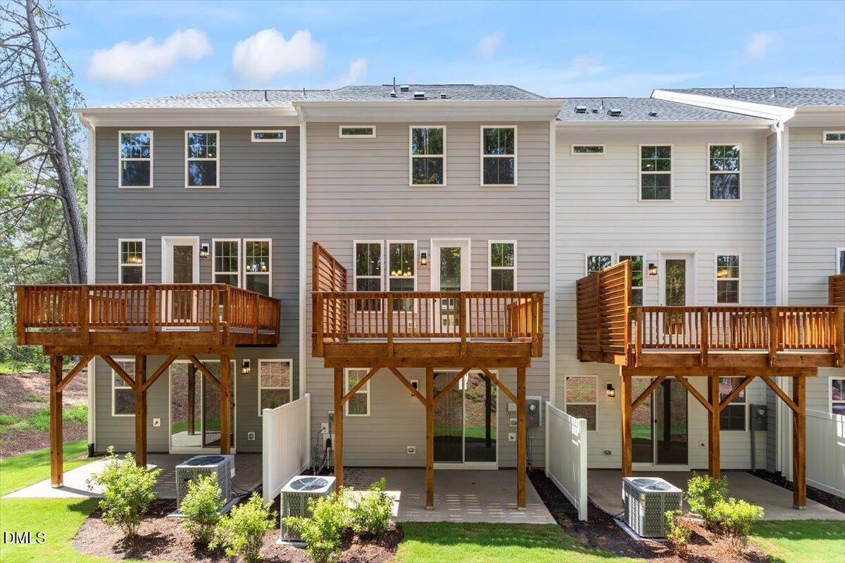1111 Blackthorn Lane