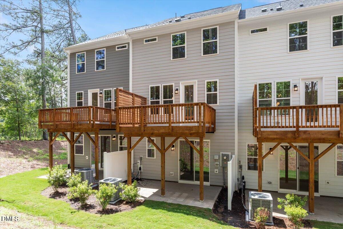 1111 Blackthorn Lane