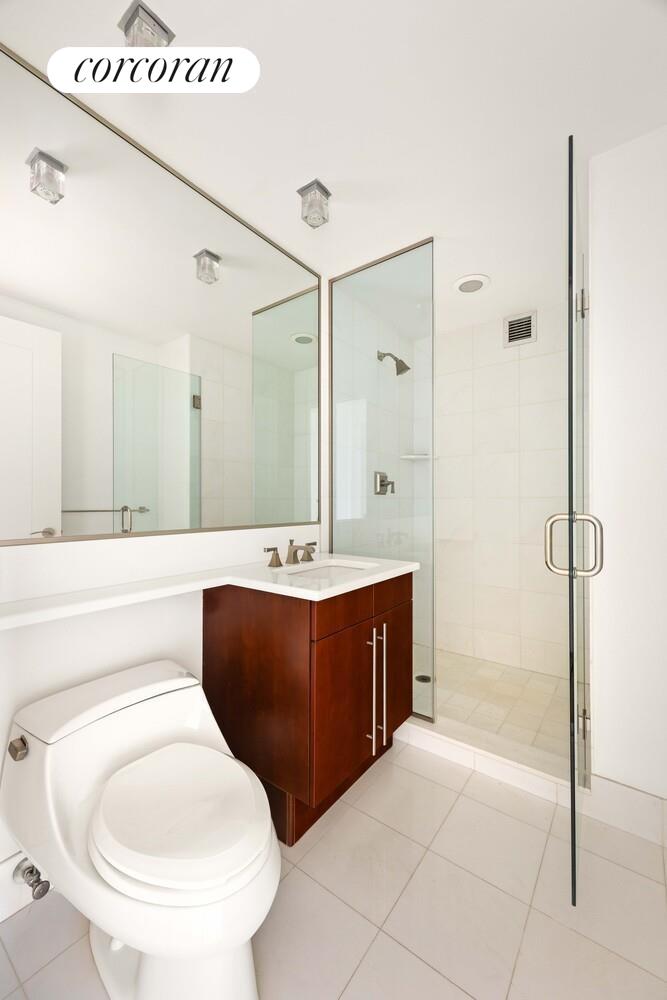 240 RIVERSIDE Boulevard 23AC