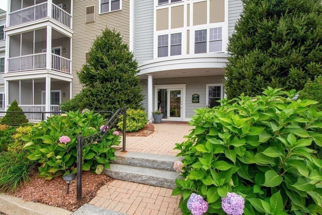 2305 Briarwood Vlg # 2305