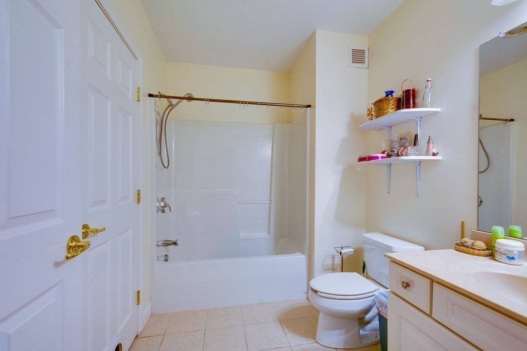 2305 Briarwood Vlg # 2305