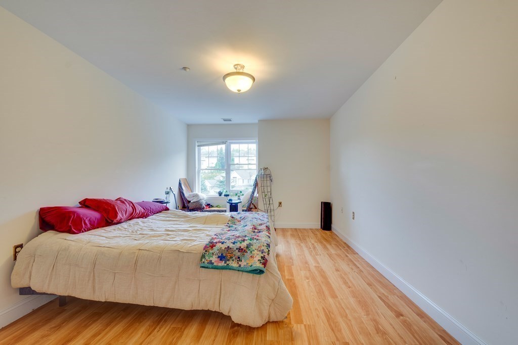 2305 Briarwood Vlg # 2305