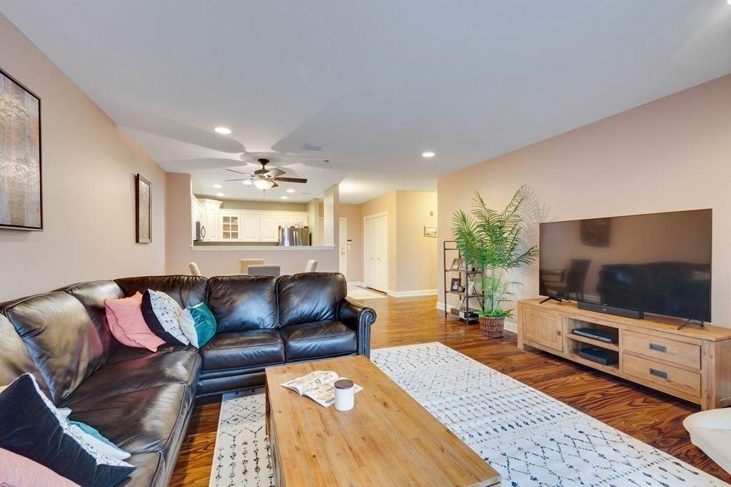 2308 Briarwood Vlg # 2308