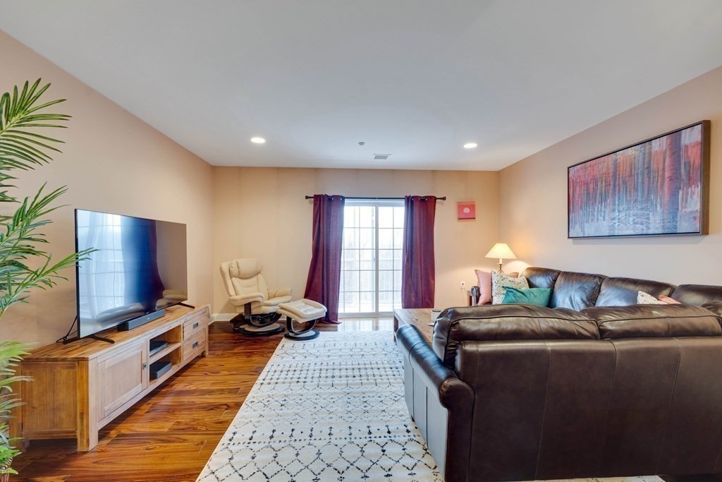 2308 Briarwood Vlg # 2308