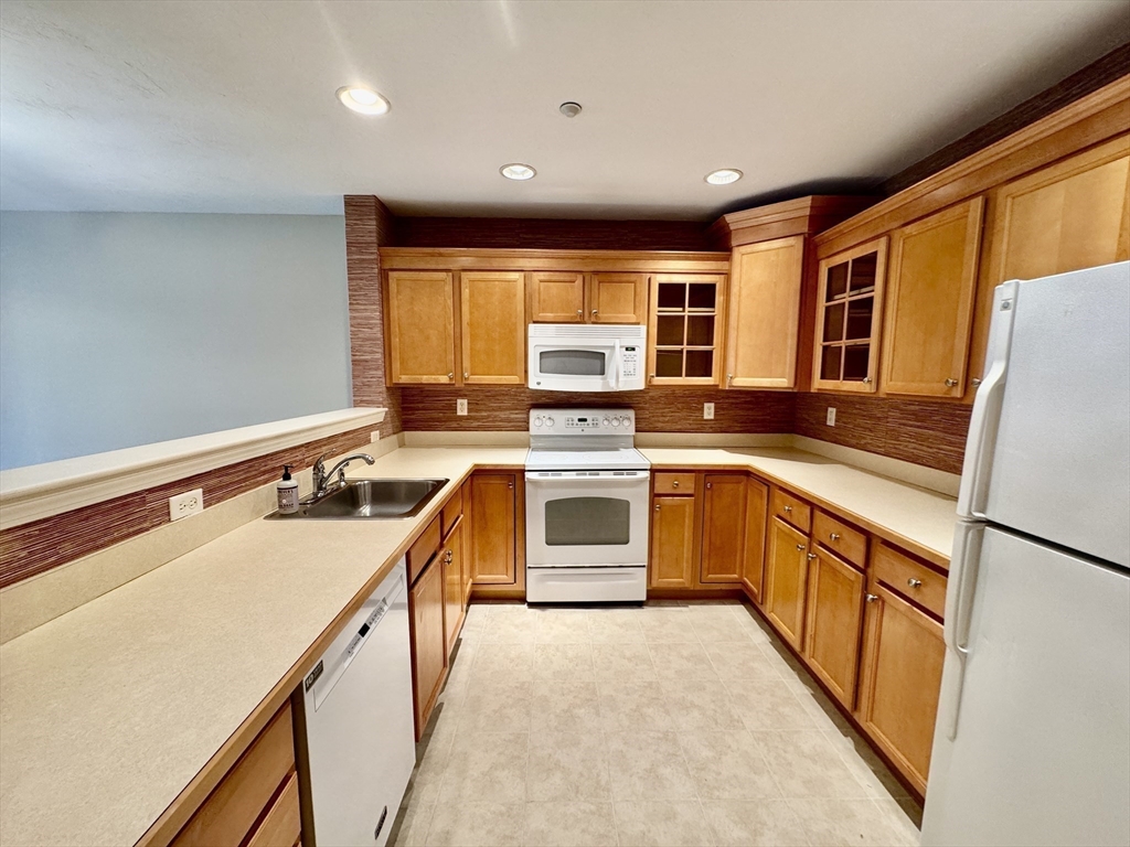 2105 Briarwood Vlg # 2105