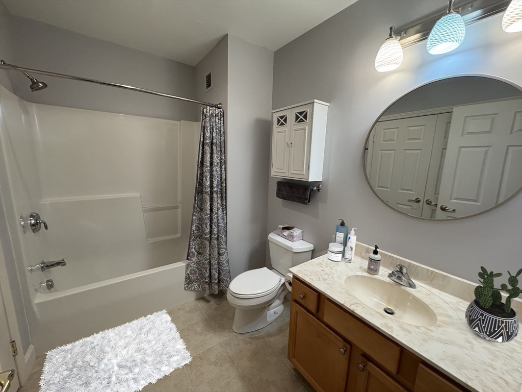 2105 Briarwood Vlg # 2105