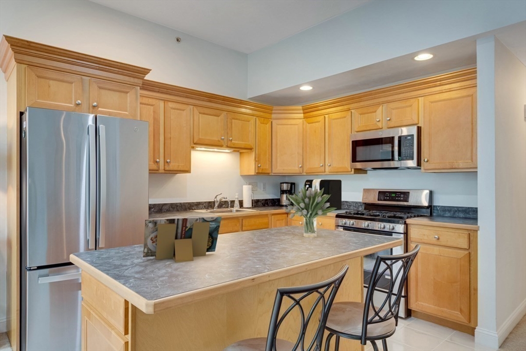 611 Devenwood Way # 611