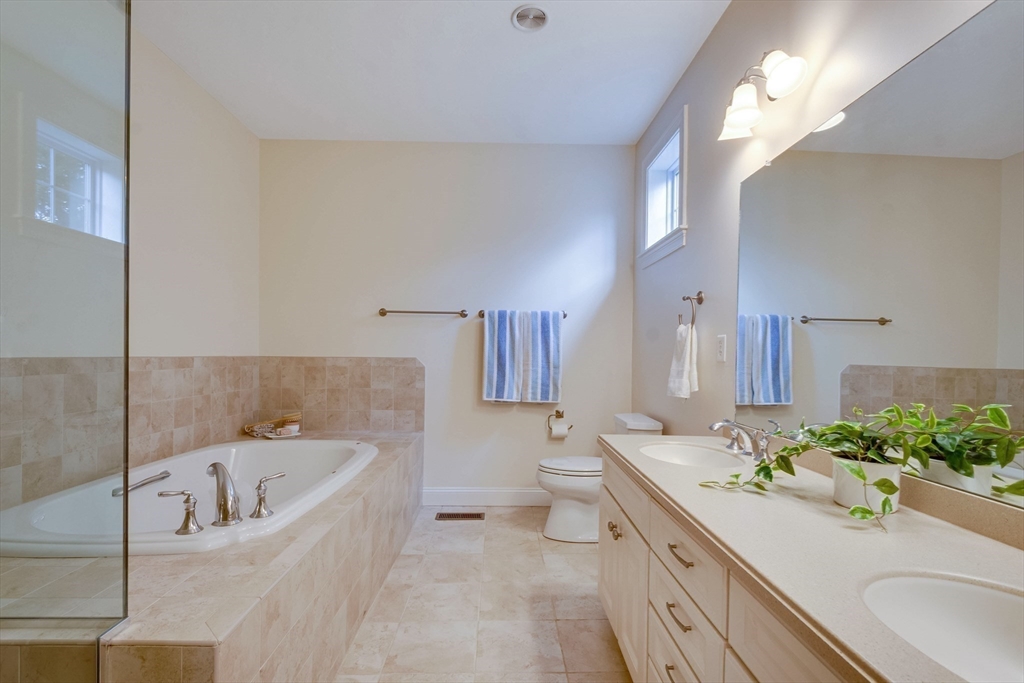 102 Candlewood Ln # 102