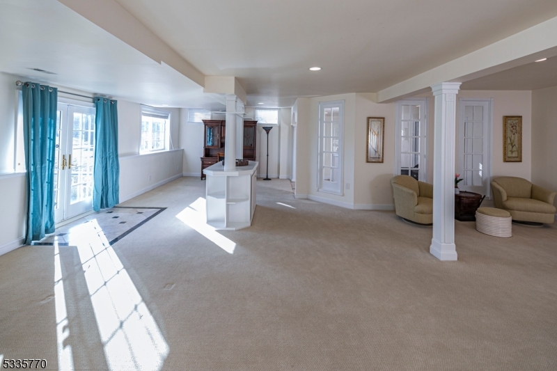 17 Flanders Valley Ct