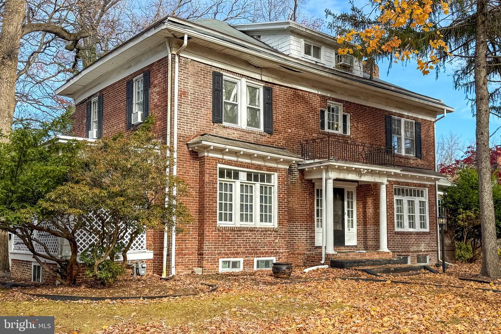 10 WHITTIER AVENUE