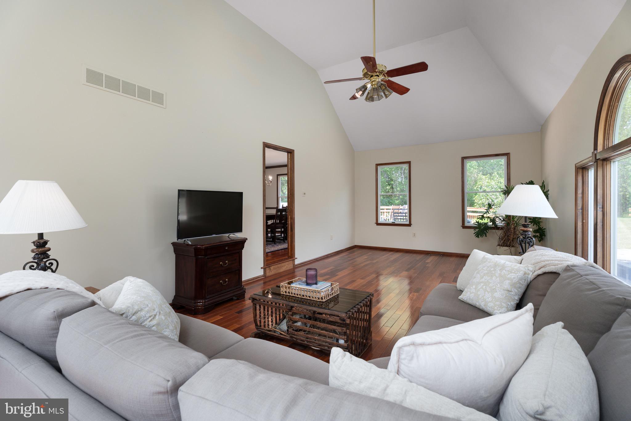 6 ARDSLEY COURT