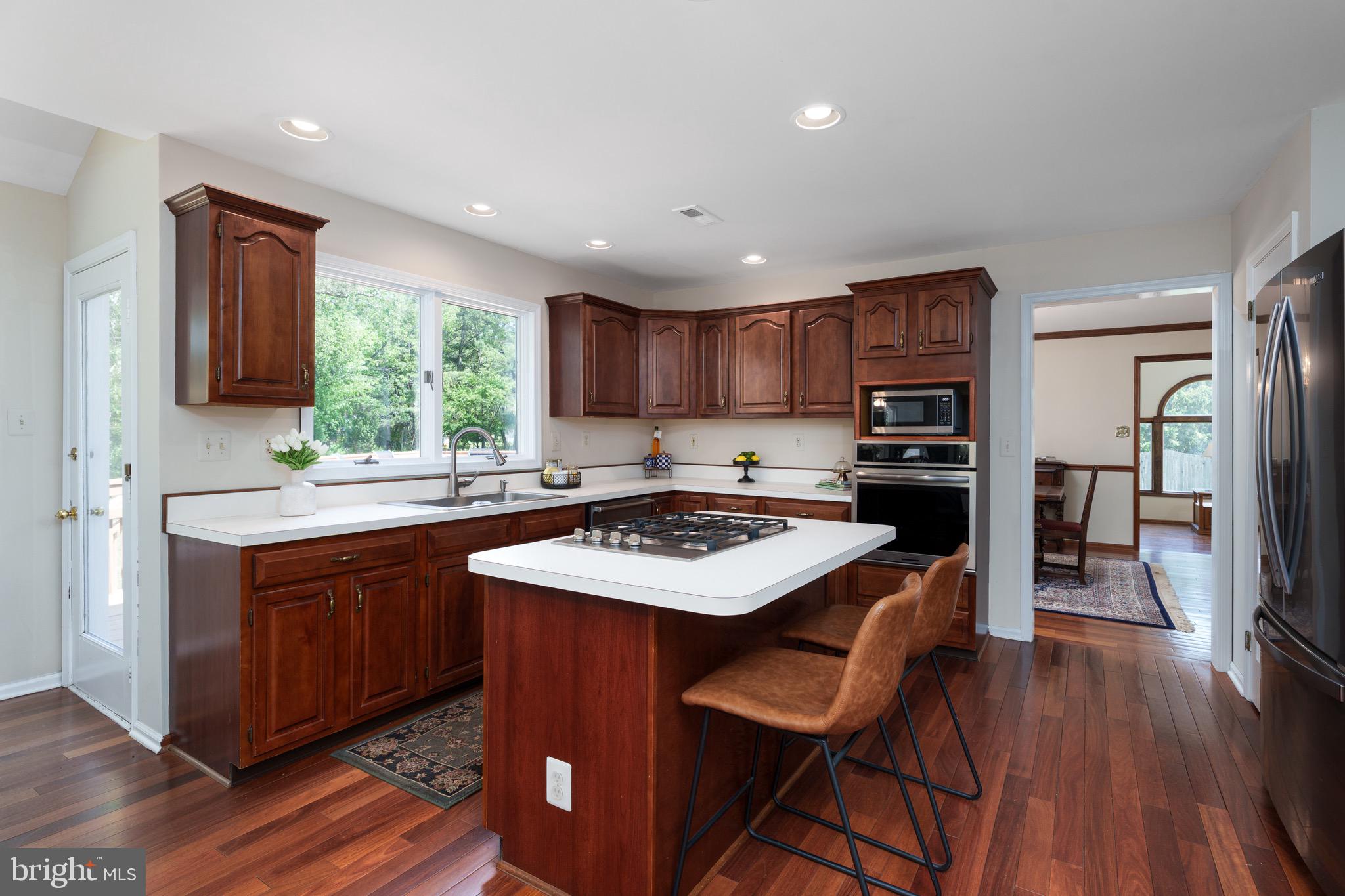 6 ARDSLEY COURT