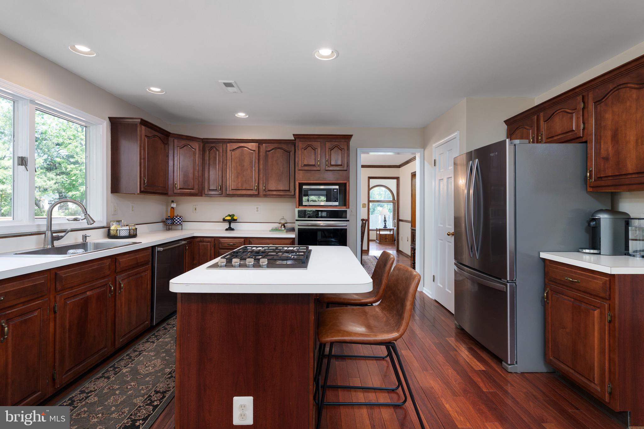 6 ARDSLEY COURT