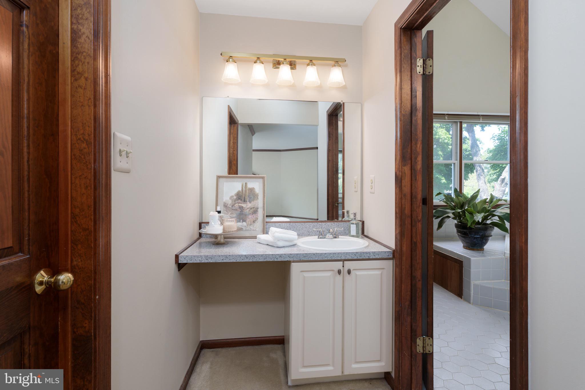 6 ARDSLEY COURT