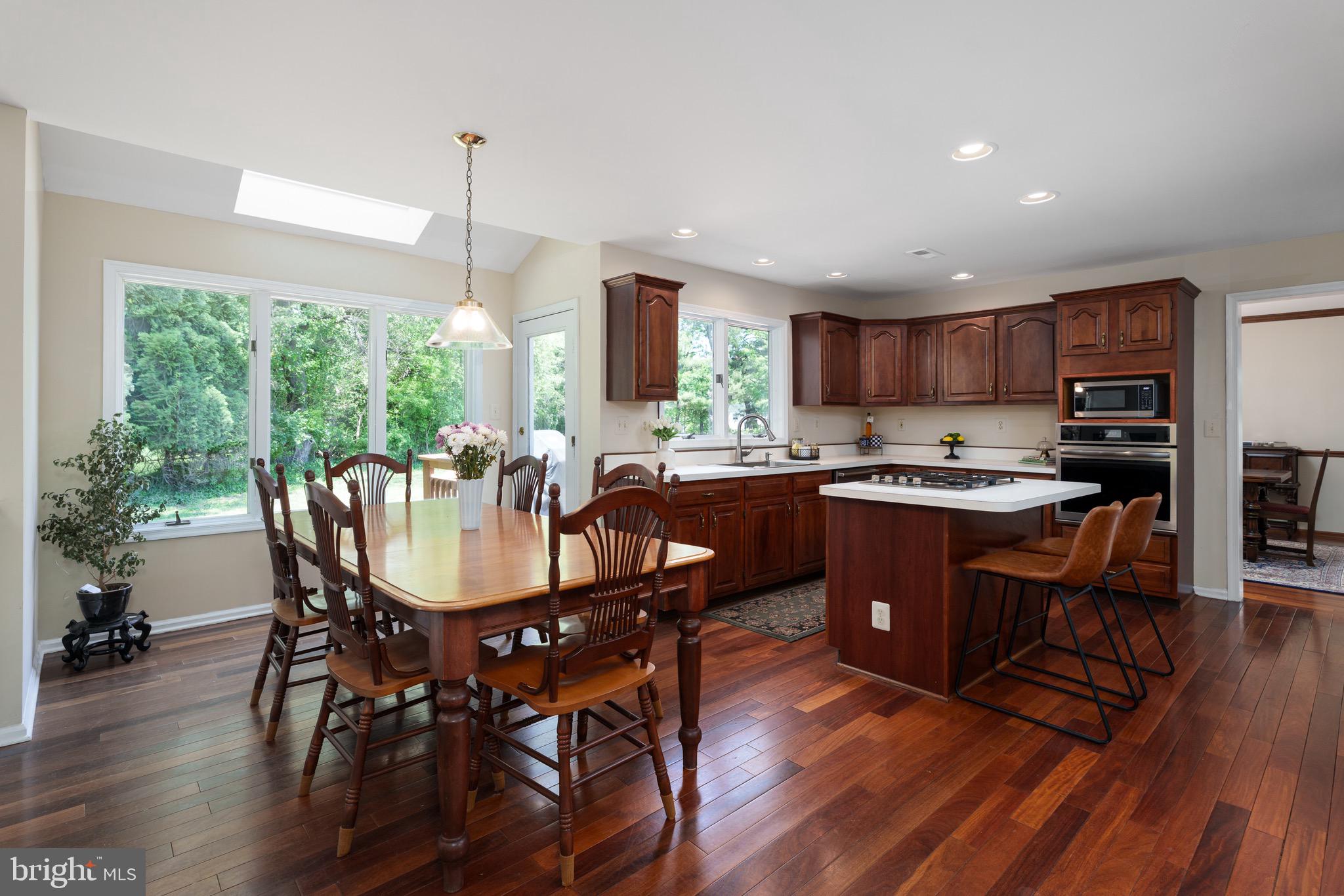 6 ARDSLEY COURT