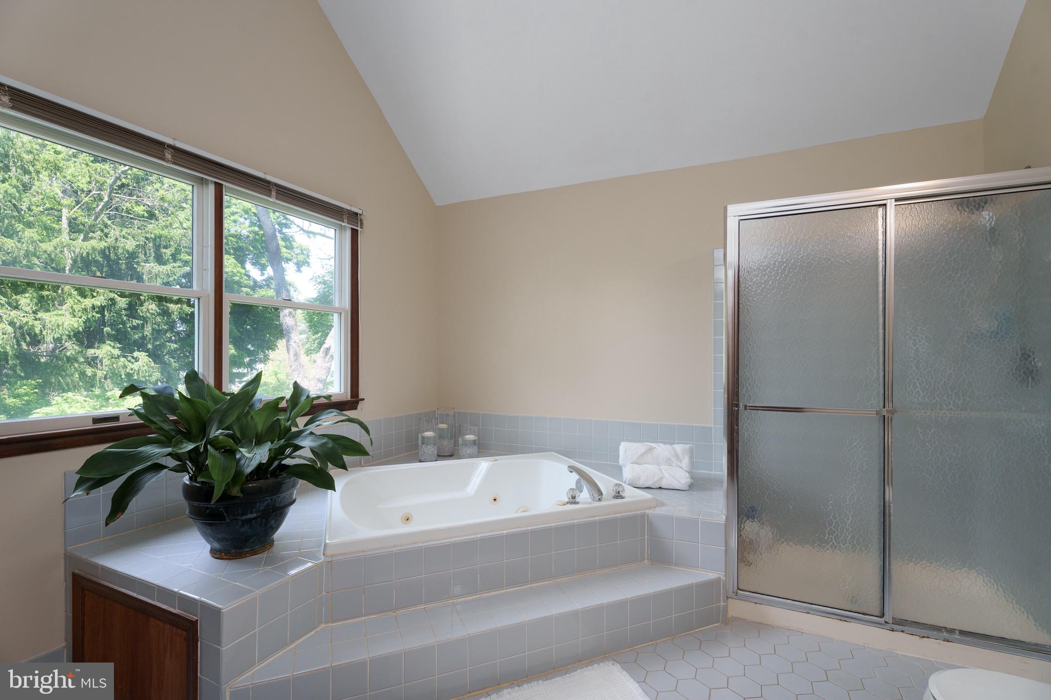 6 ARDSLEY COURT