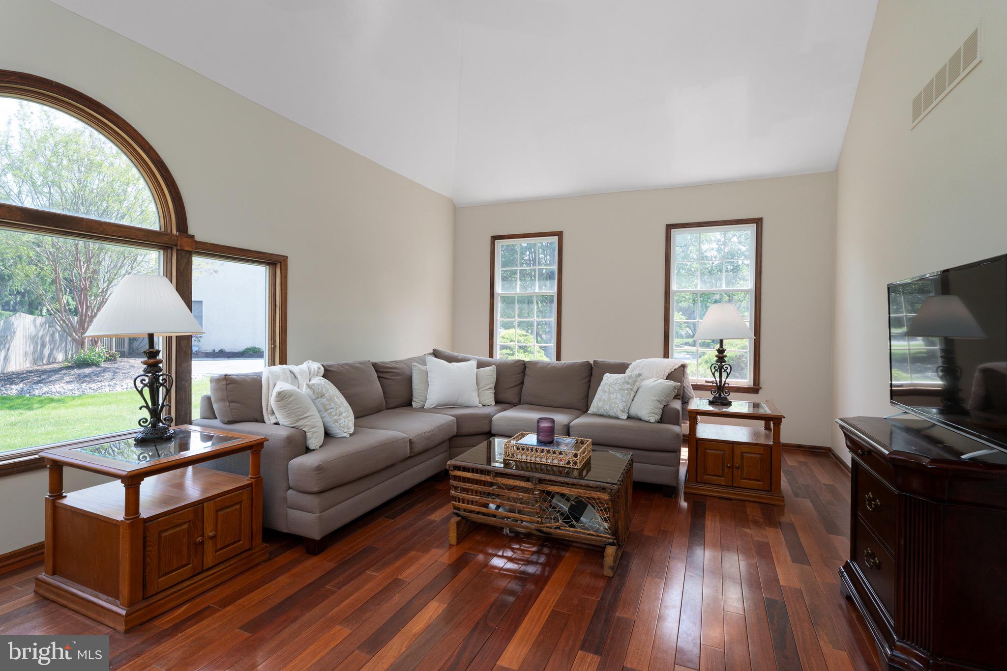 6 ARDSLEY COURT