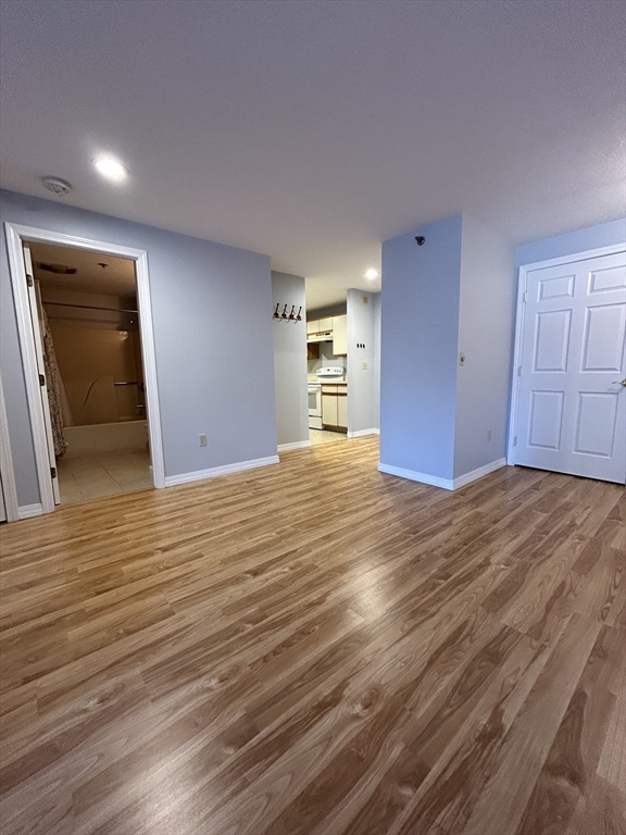 44 Elm St # 305