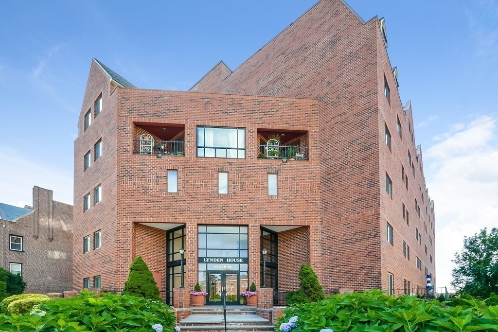 44 Elm St # 305